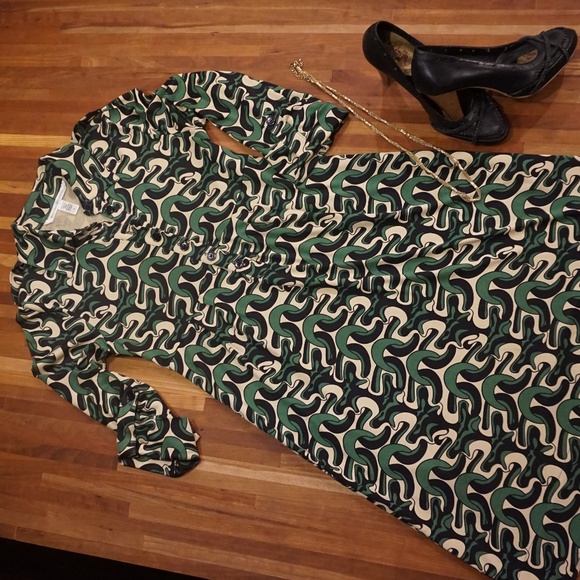 Diane Von Furstenberg Dresses & Skirts - VINTAGE DVF 100%Silk Dress.